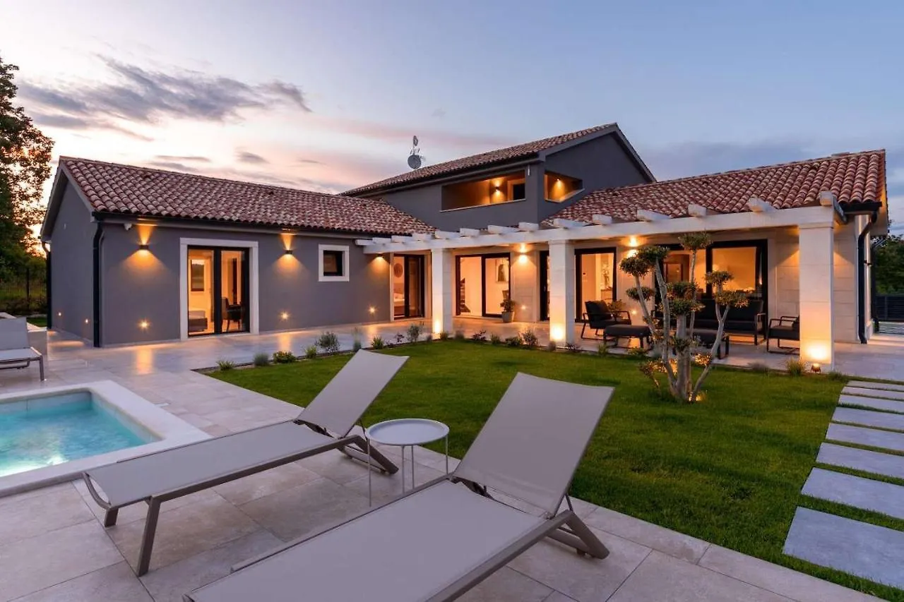 Villa Tre Olive Grandici Holiday home