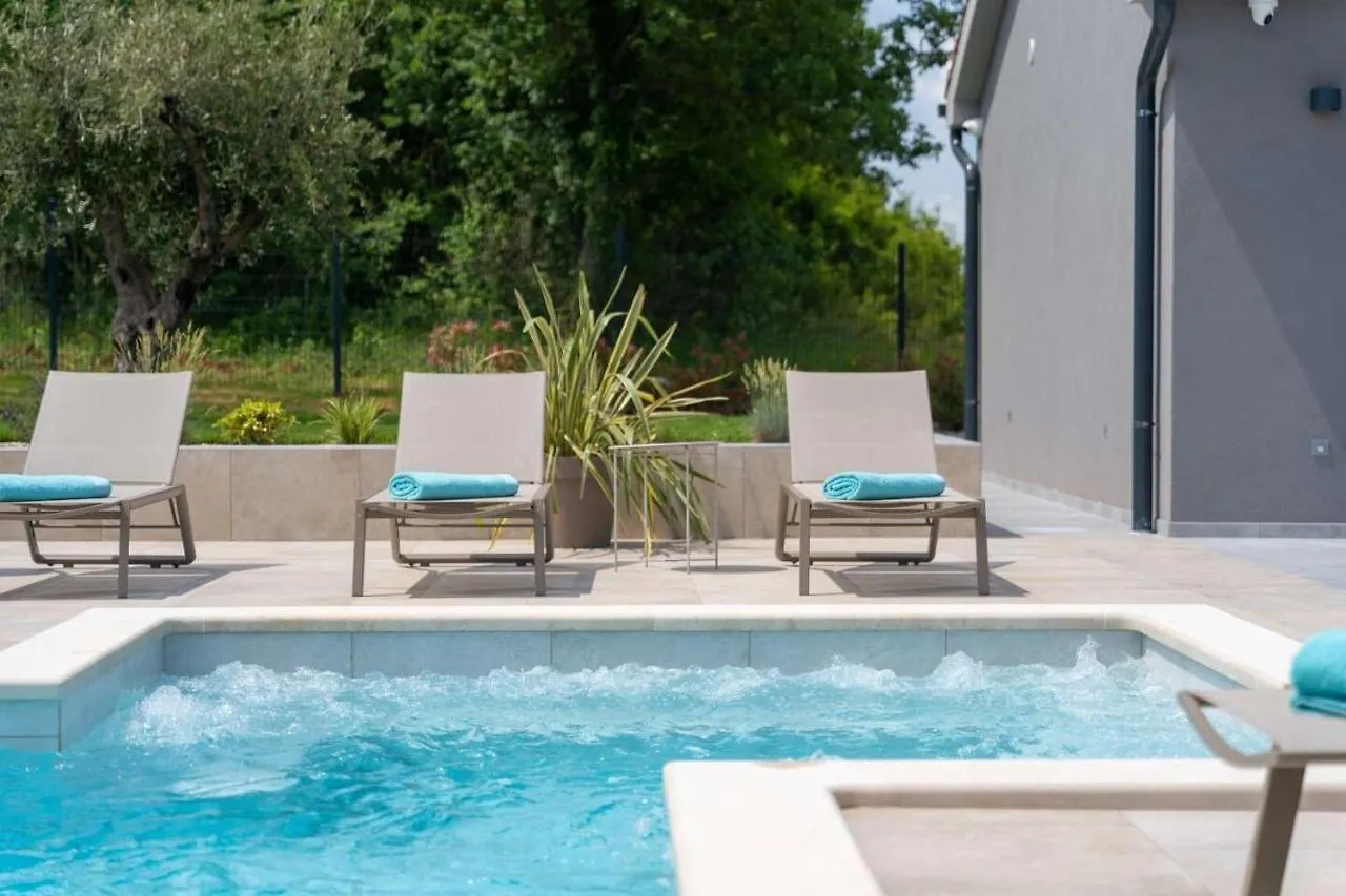 Villa Tre Olive Grandici Holiday home