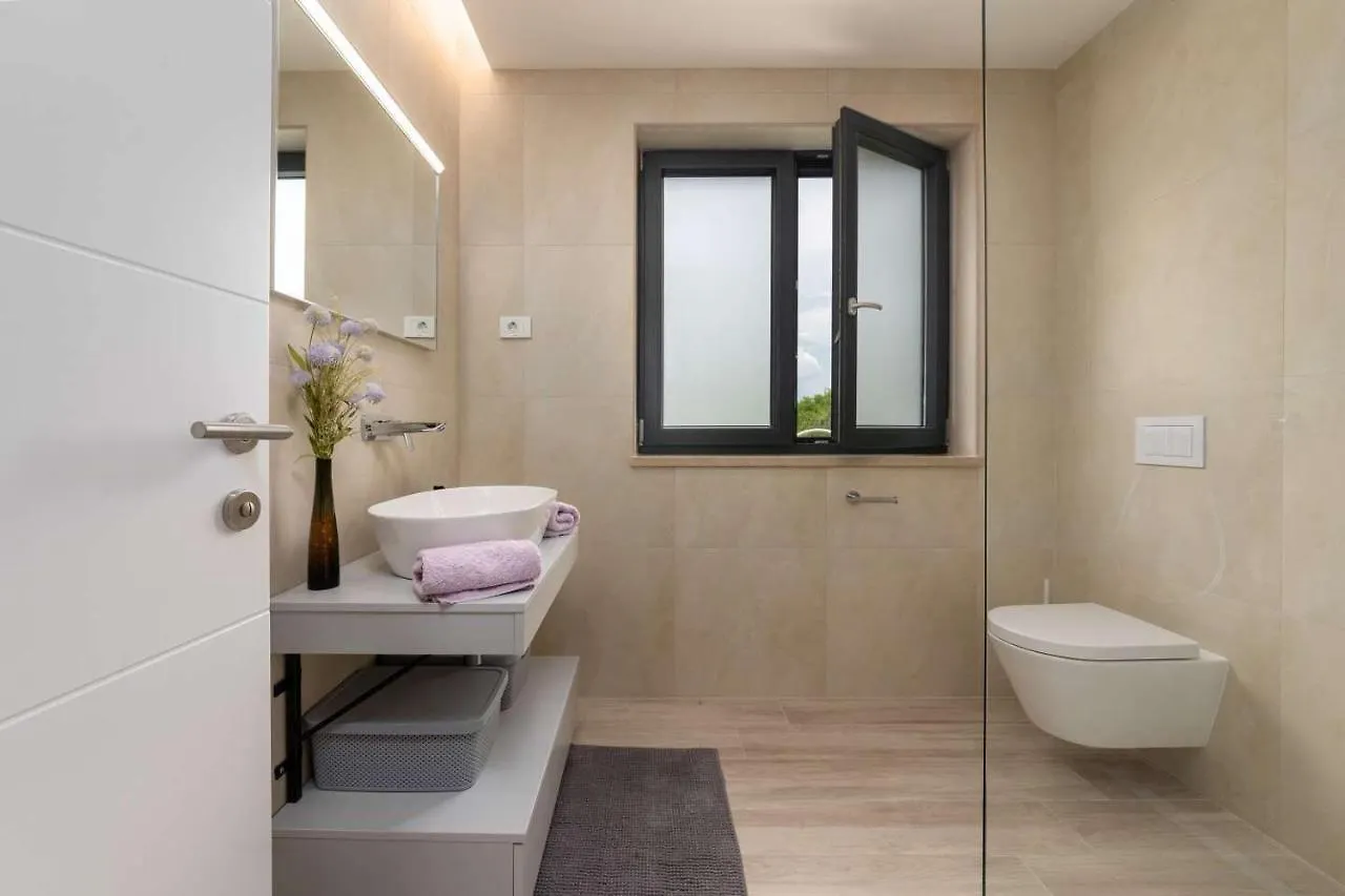 Villa Tre Olive Grandici 0*,  Croatia
